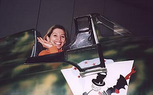 Stephanie im Cockpit der MC 200